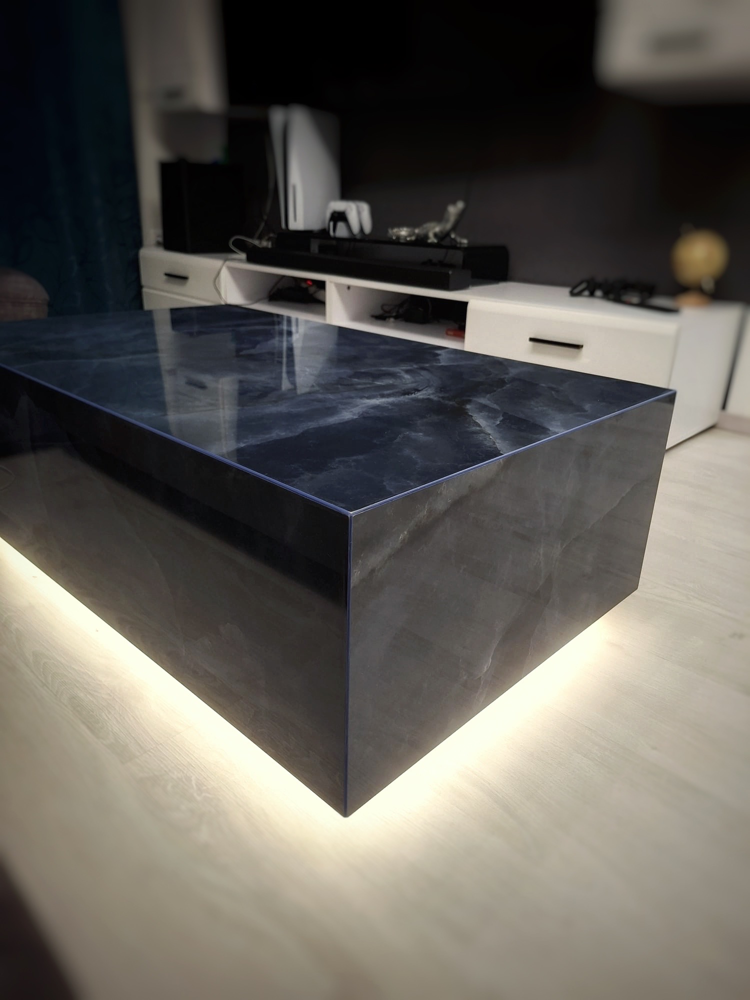 Tile Table im Raum