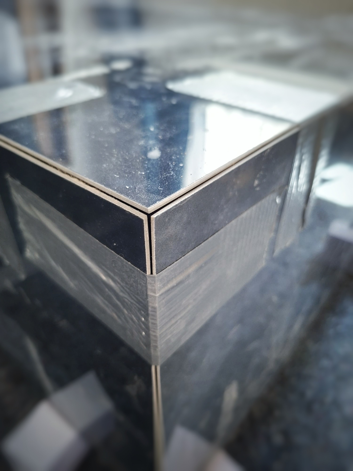 Tile Table Kante Detail
